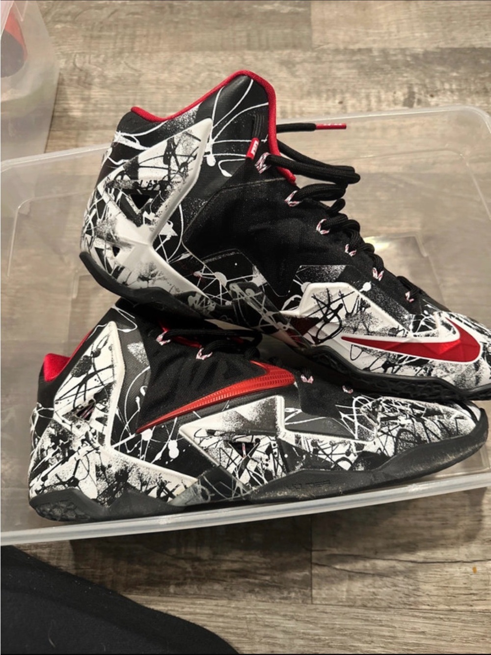 LeBron 11’s graffiti sneaker - Picture 1 of 3